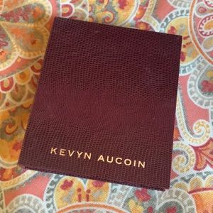 Kevyn Aucoin highlighting and sculpting pallette